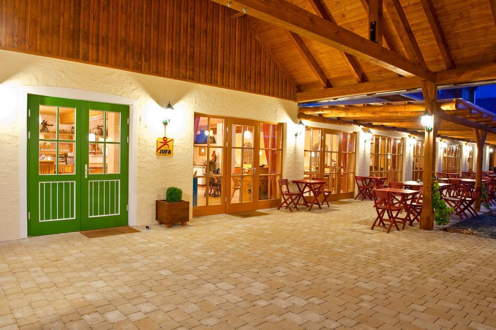 Jufa Hotel Tieschen Exterior photo